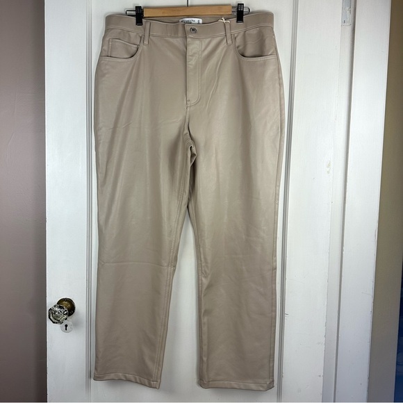 Abercrombie and Fitch 90’s Ultra High Rise Faux Leather Pants - Picture 2 of 8